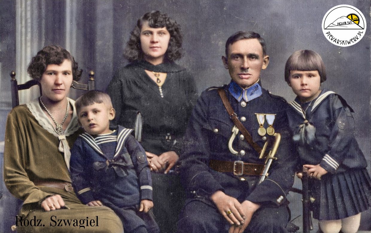 Wiktor z Marią oraz dzieci Wanda i Kazimierz, w tle nierozpoznana osoba